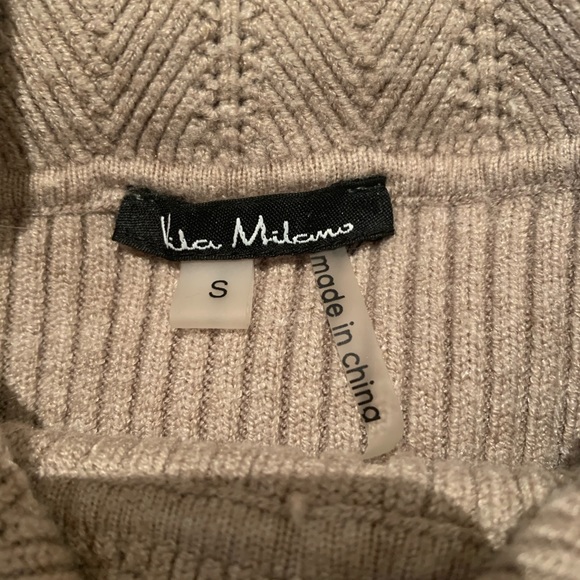 Small scalloped edge mock turtleneck sweater - Picture 3 of 3